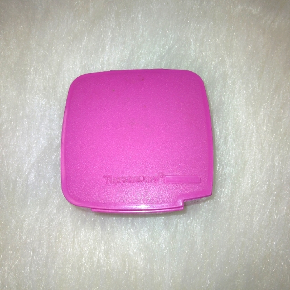 TUPPERWARE Lable Dispenser in Pink/Purple